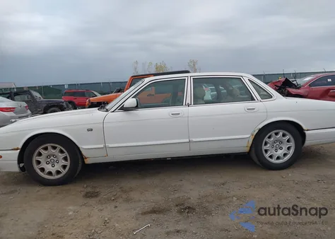 1998 Jaguar Xj8 z USA, uszkodzony, nr VIN SAJHX1241WC821895